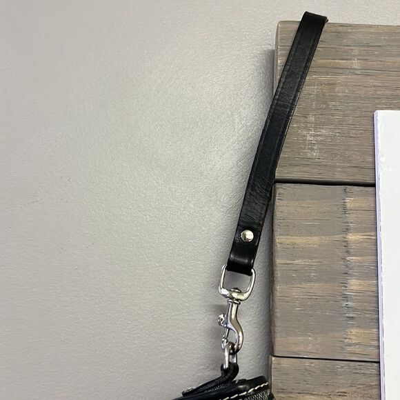 Dooney & Bourke Flap “DB” Wallet Wristlet- approx 6.5”/4.25”/1.25” - Picture 6 of 16